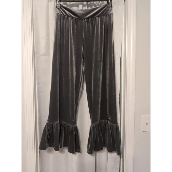 NWOT Matilda Jane Gray Velvet Cropped Ruffle Pants Sz M Boho, Cottage, Hippie - Picture 1 of 12